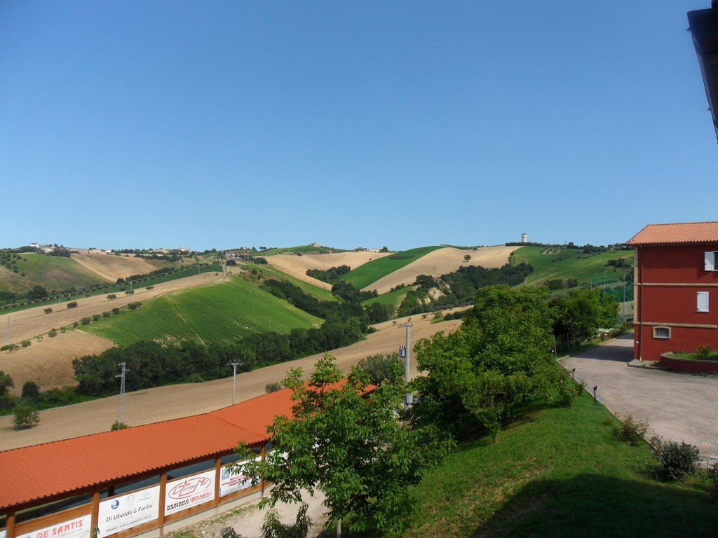Fattoria Cerreto Hotel Mosciano Sant'Angelo Ngoại thất bức ảnh